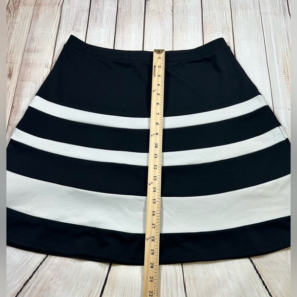 Spence Stylish Black and Cream Women's Skirt. Size Large. Twee. Mod. - Picture 3 of 6